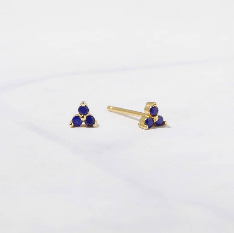 Kleine Saphir Ohrstecker, Minimalist Ohrringe von SamiJEWELS