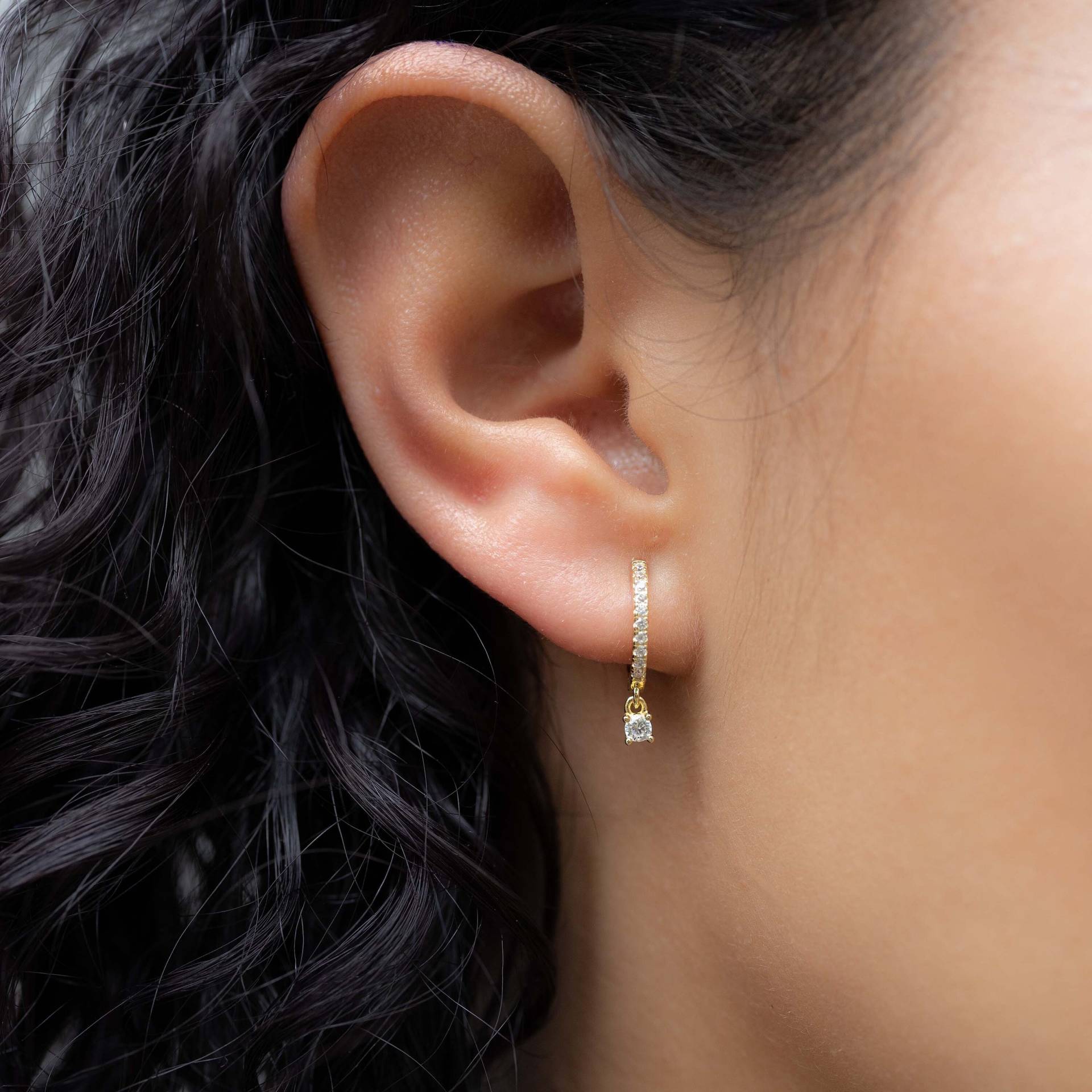 Lünette Tropfen Kleine Creolen, Huggie Ohrringe, Charme Gold Hoop Ohrring, Geschenk von SamiJEWELS