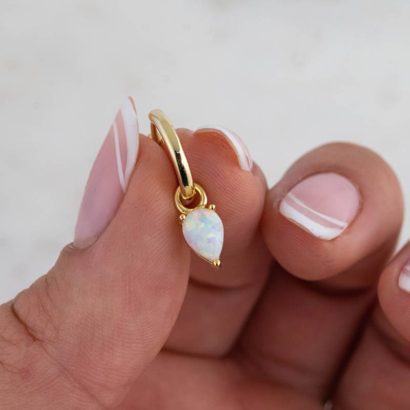 Opal Ohrringe Charm Huggie Hoop Geschenk Für Sie Baumeln Tear Drop Creolen Huggies Schmuck von SamiJEWELS