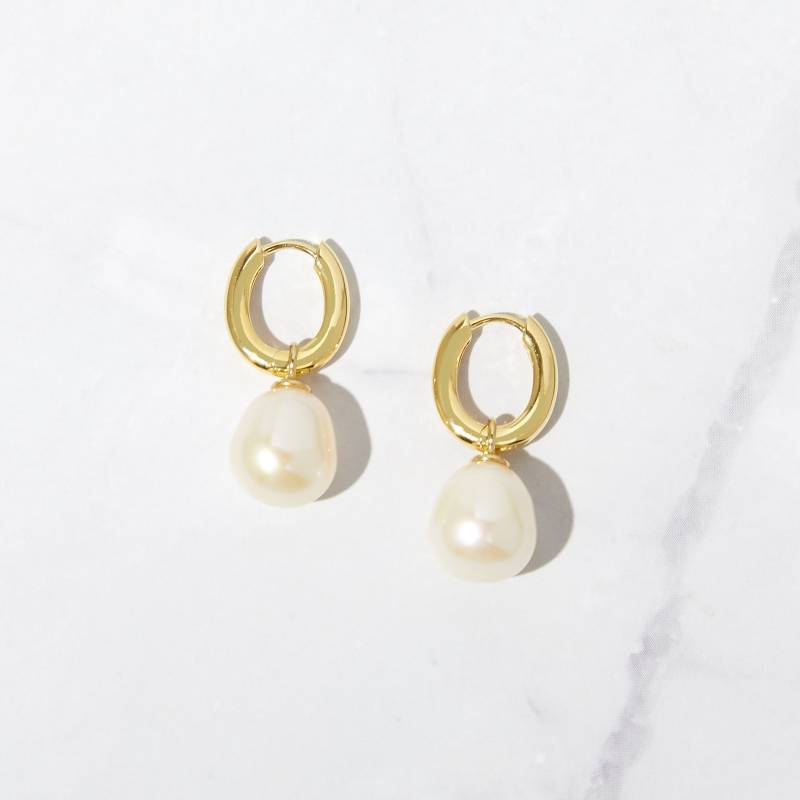 Perle Hoop Ohrringe, Huggie Perlen Creolen, Gold Geschenk Für Sie, Süßwasserperle von SamiJEWELS