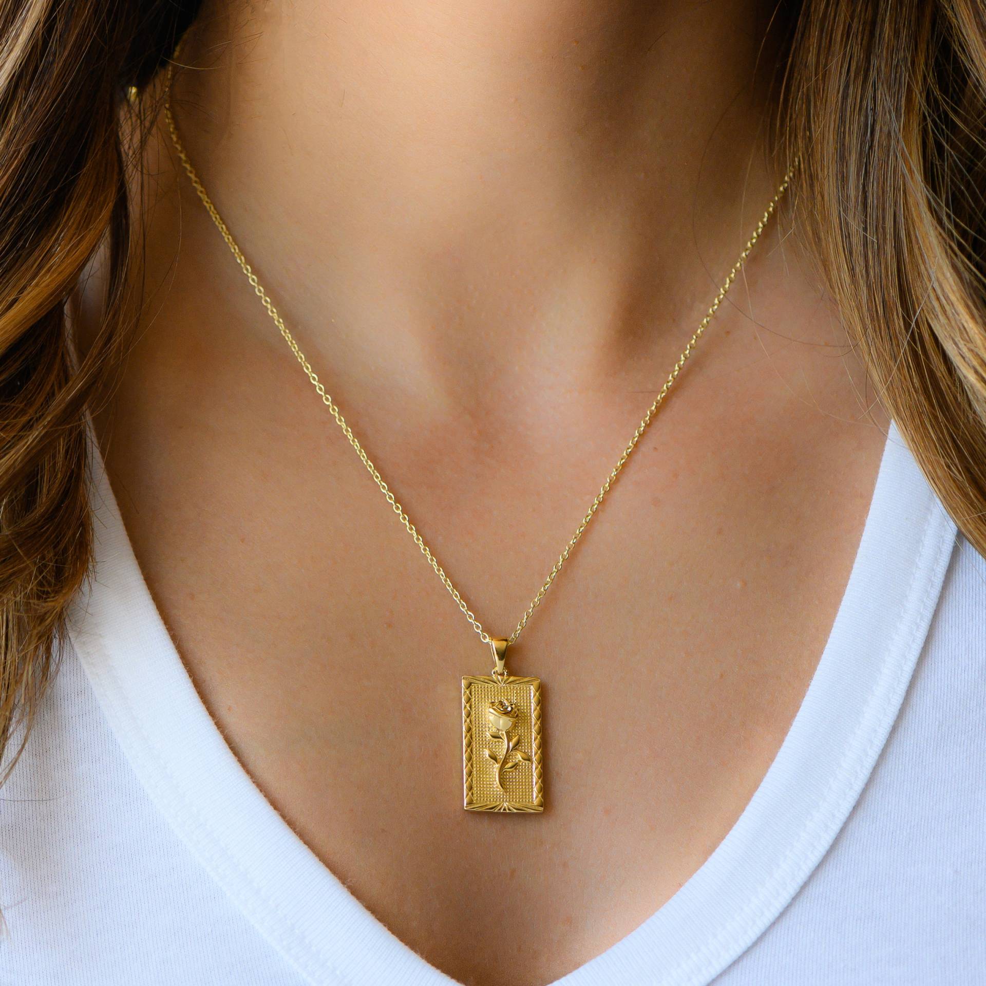 Rose Medaillon Halskette, Goldmedaillon, Layering Anhänger Weihnachtsgeschenk Für Sie von SamiJEWELS