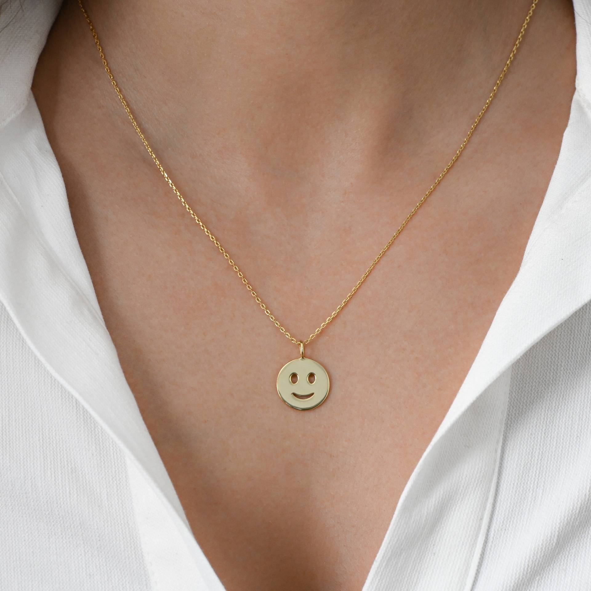 Smiley Gesicht Halskette, Glückliches Schmuck, Emoji Halskette von SamiJEWELS
