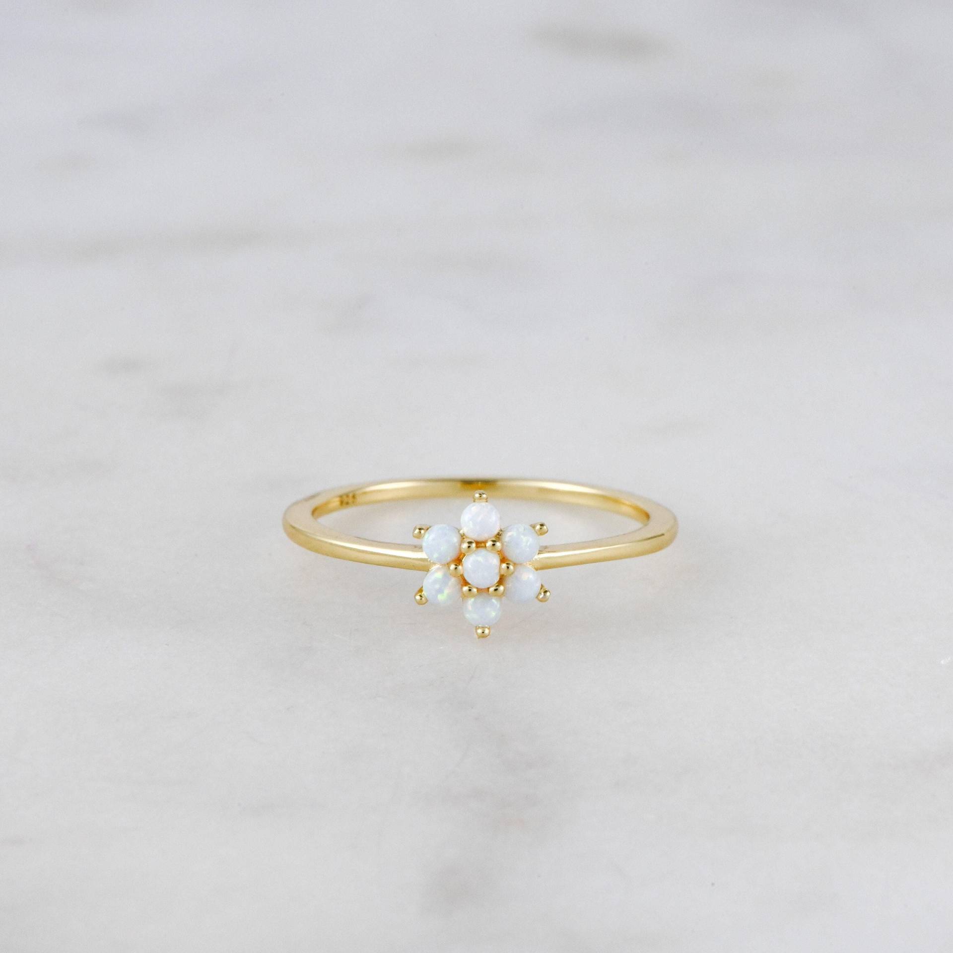 Zierlicher Opalring, Stapelring Mit Weißem Opal Und Cz-Ring, Goldopalring, Sterlingsilber-Opalring, Zarter Brautjungfer Geschenk von SamiJEWELS