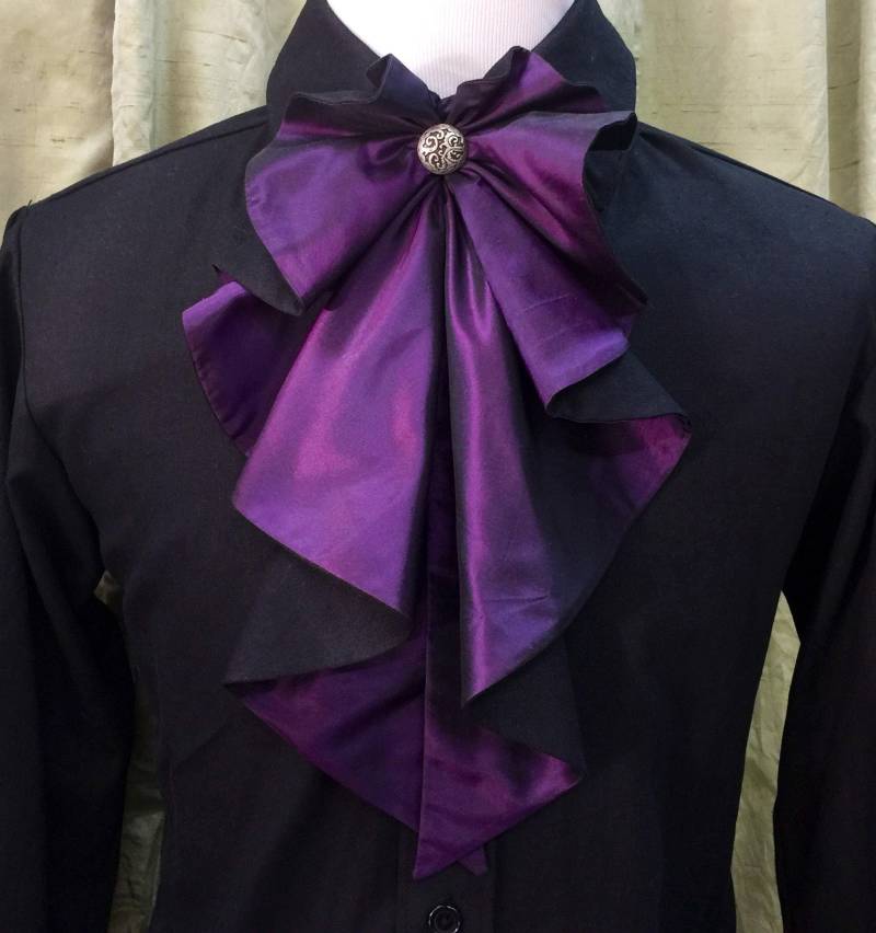 Jabot in Dunkellila Aus Seidentaft Jabot in Dunkellila Aus Seidentaft von SamiahFineClothing