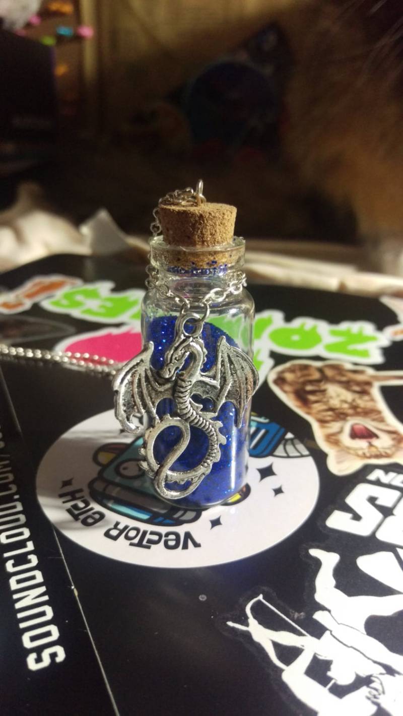 Blauer Drache, Flaschenanhänger von Sammy1catscrafts