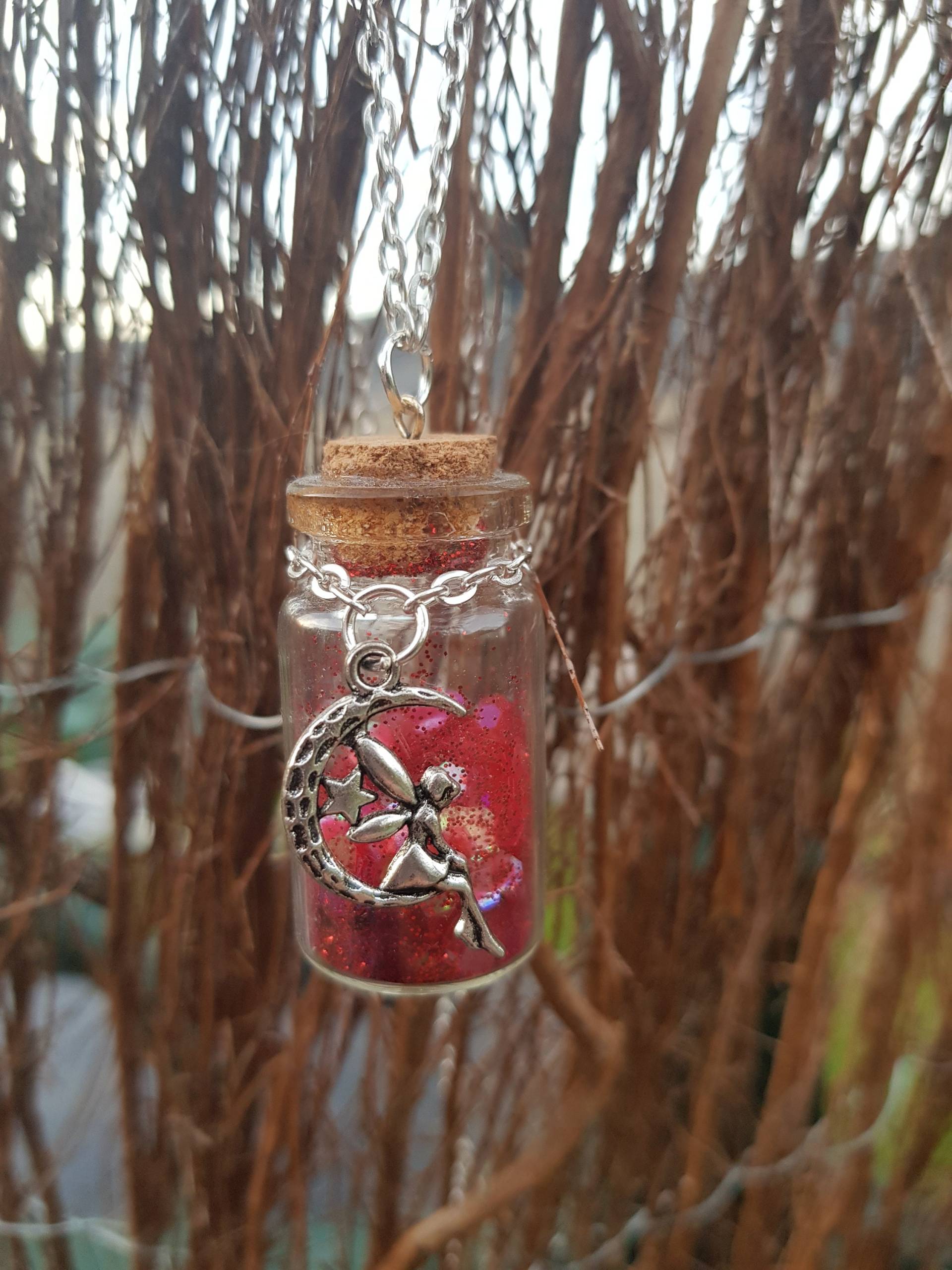 Roter Pixie Dust Flaschenanhänger Roter Pixie Dust Flaschenanhänger von Sammy1catscrafts