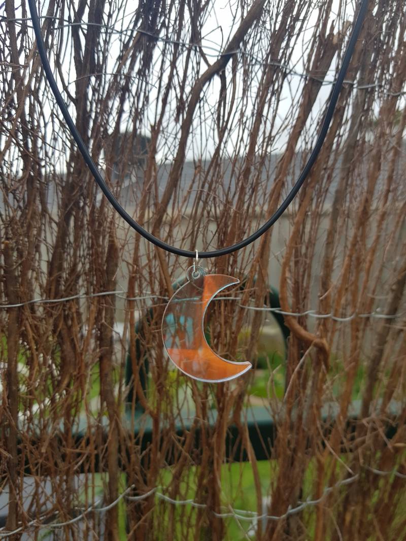 Schillernde Mondsichel Kette Schillernde Mondsichel Kette von Sammy1catscrafts