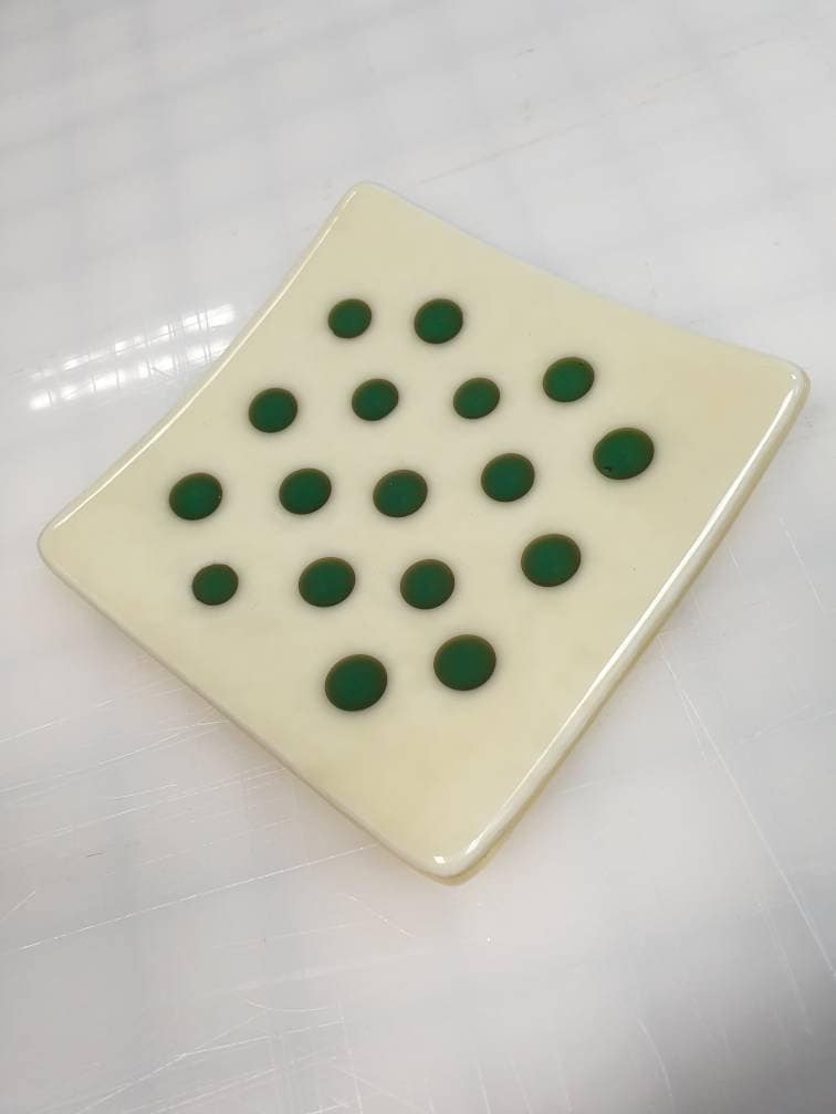 Eine Kleine Dotty Schmuckschale Eine Kleine Dotty Schmuckschale von Samphireglass