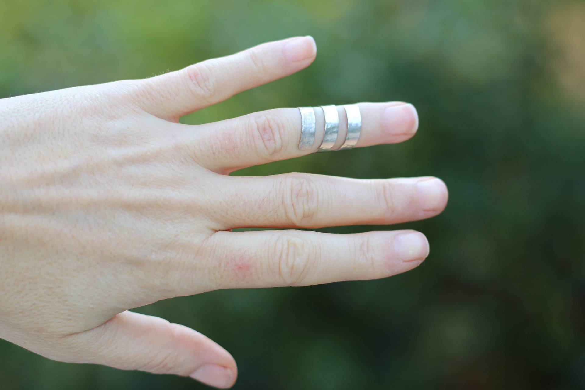 Handgemachte Silber Knuckle Ring Spiral Design von SamsabyElena