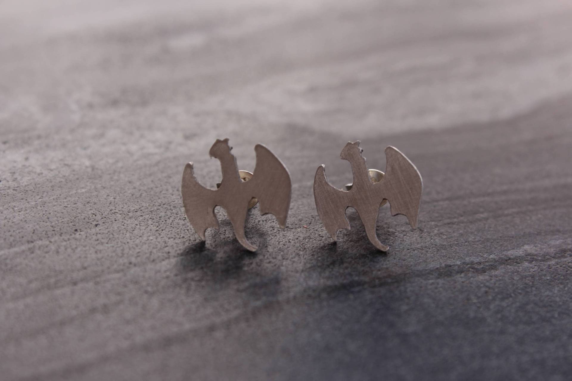 Handmade Sterling Silber Drachen Ohrstecker Miniatur Schmuck von SamsabyElena