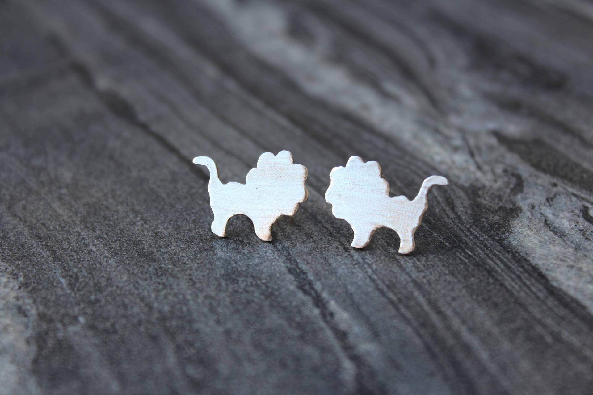 Löwe Ohrstecker, Ohrringe, Miniatur Sterling Silber Dschungel Süße Sternzeichen Ohrringe von SamsabyElena
