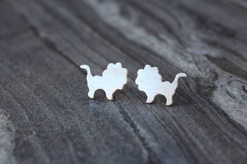 Löwe Ohrstecker, Ohrringe, Miniatur Sterling Silber Dschungel Süße Sternzeichen Ohrringe von SamsabyElena