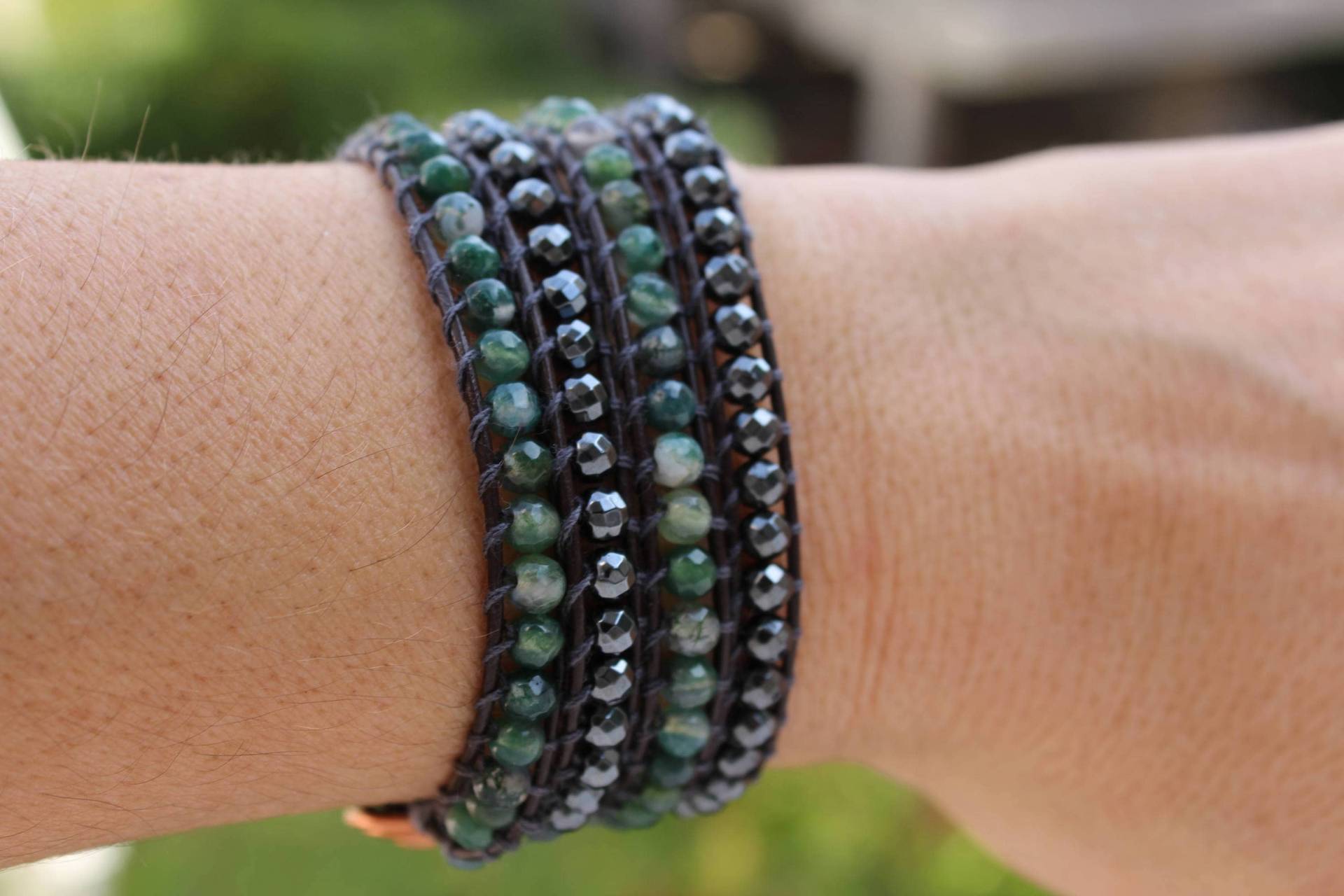 Handgefertigtes Leder Wickelarmband Facettierte Achat & Hämatit Edelstein Perlen von SamsabyElena