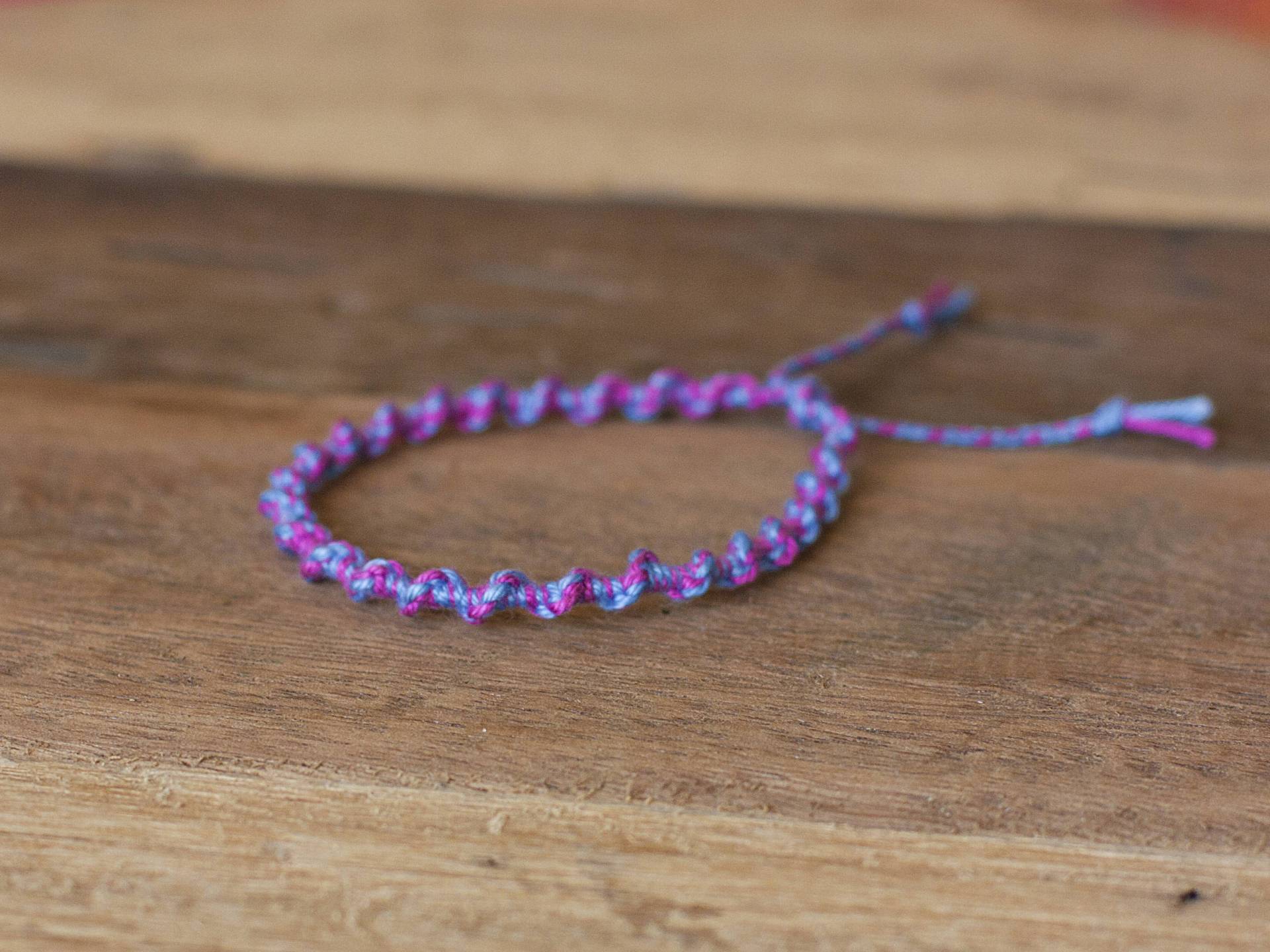 Roze Blauwe Spirale Armband, Macramé Hippie Boho, Cadeau Voor Haar, Elegante Gemengde Kleuren, Handgeweven Roze Blauwe Spirale Armband, Macramé Hippie Boho, Cadeau Voor Haar, Elegante Gemengde Kleuren, Handgeweven von SamsaraShopNL