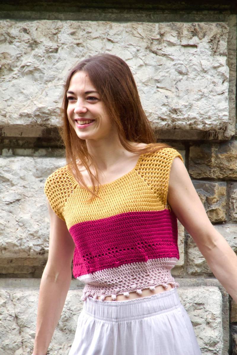 Häkeltop Einzelstück Coverup Damen Häkeloberteil Baumwolle Fair Produziert Handarbeit Verspielte Borte Mit Pompoms Leichte Sommerkleidung von SamuAtelier