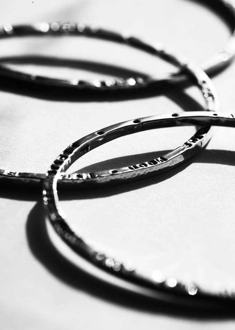 Armband Aus Sterling Silber Mit Handgestempelter Inschrift/Armreif Rustikaler Mond Armband Aus Sterling Silber Mit Handgestempelter Inschrift/Armreif Rustikaler Mond von SamuelCarringtonArts