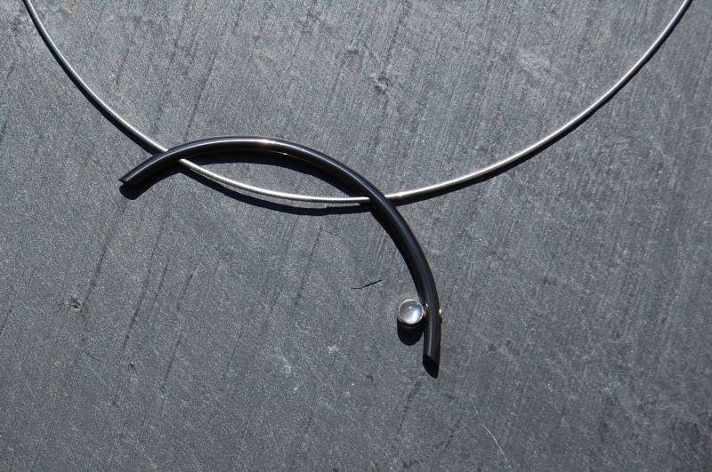 Schwarze Zirkonium Anhänger Zu Silber Omega Halskette Mit Mondstein Schwarze Zirkonium Anhänger Zu Silber Omega Halskette Mit Mondstein von SanJewelryDesignArt
