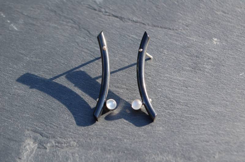 Schwarzen Zirkon Ohrringe Mit Mondstein in Silber-Einstellungen Schwarzen Zirkon Ohrringe Mit Mondstein in Silber-Einstellungen von SanJewelryDesignArt