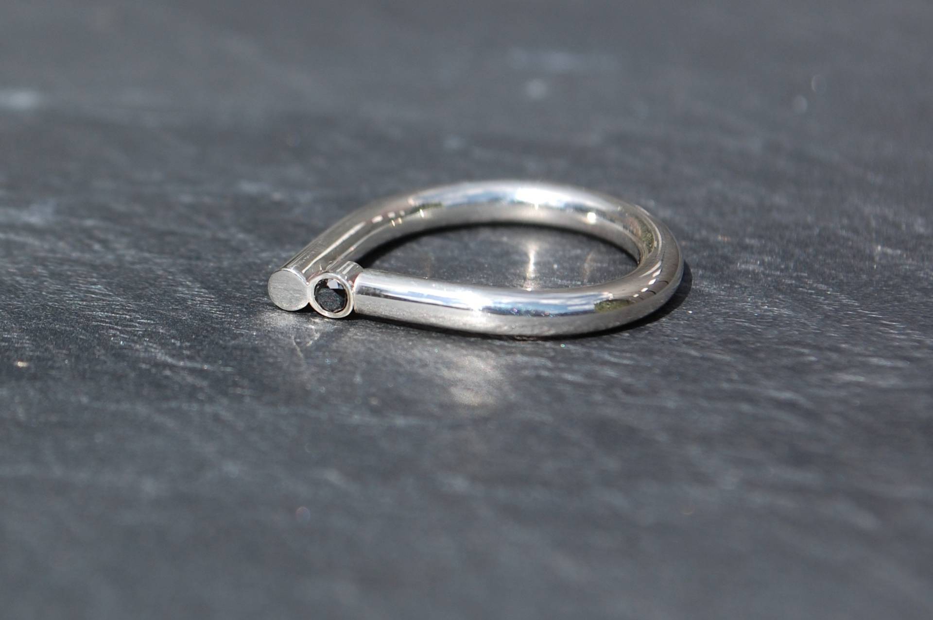 Silbering Mit 0, 06 Ct Schwarzem Diamanten "Drop" Silbering Mit 0, 06 Ct Schwarzem Diamanten "Drop" von SanJewelryDesignArt