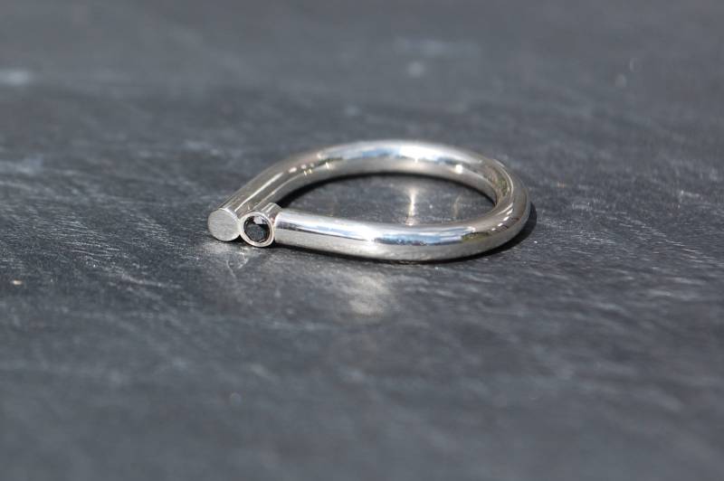 Silbering Mit 0, 06 Ct Schwarzem Diamanten "Drop" Silbering Mit 0, 06 Ct Schwarzem Diamanten "Drop" von SanJewelryDesignArt