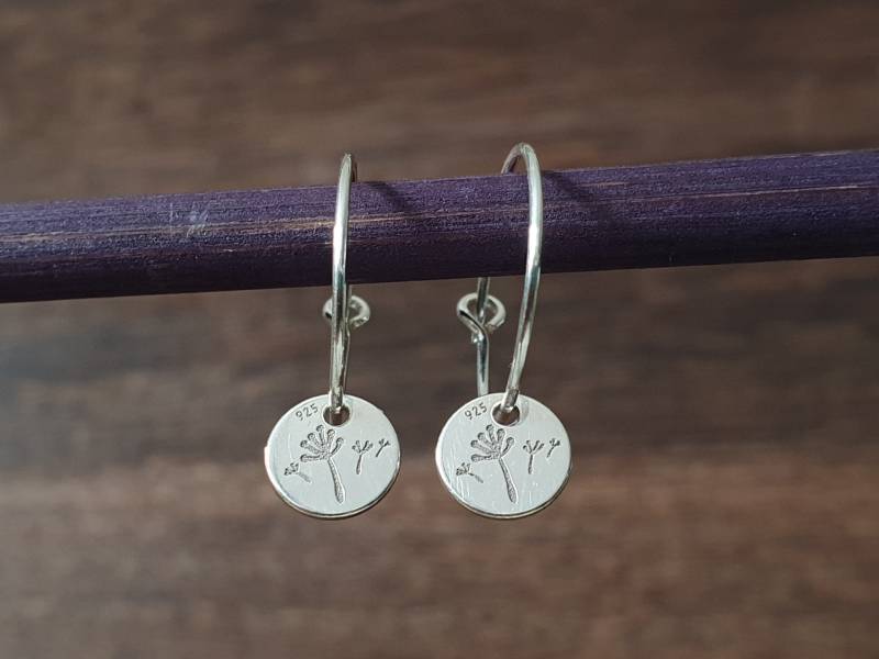 Kleine Silberne Creolen Mit Pusteblumen Anhänger - 925Er Sterling Silber Ohrschmuck Ohrringe Brautschmuck Kreolen Hochzeit von SanMikaDesign