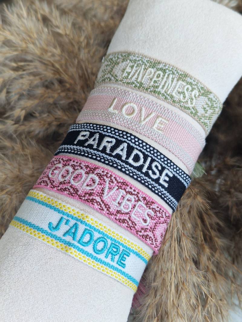 Statement Armband | Freundschaftsarmband Webarmband Textilarmband Schrift Gewebt Boho Style Stoffarmband Spruch Quasten von SanMikaDesign