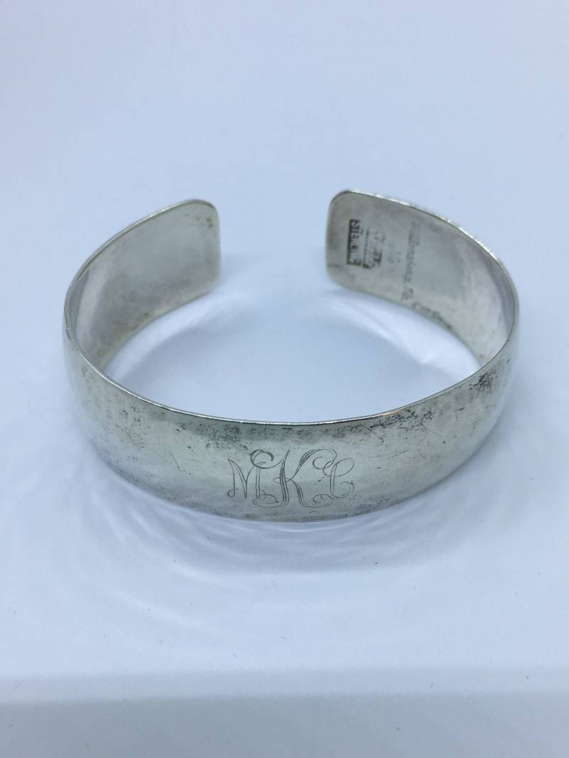 Jahrgang Williamsburg, Va Sterling Armreif Jahrgang Williamsburg, Va Sterling Armreif von SanNicosAntiques