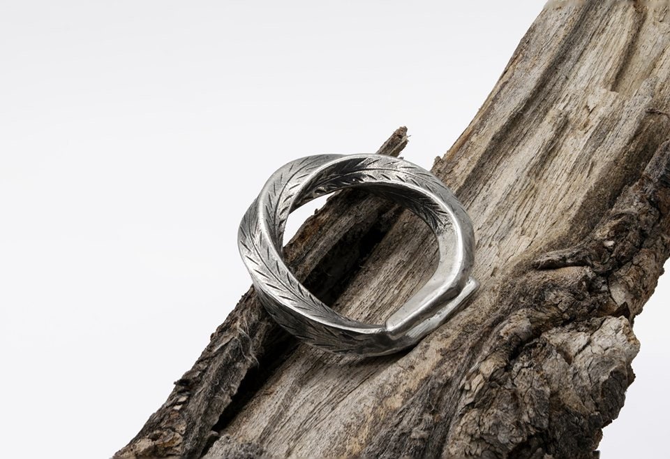 Sonderanfertigung. Machen Und Personalisieren Sie Ihren Eigenen Ring von SanSanAtelier