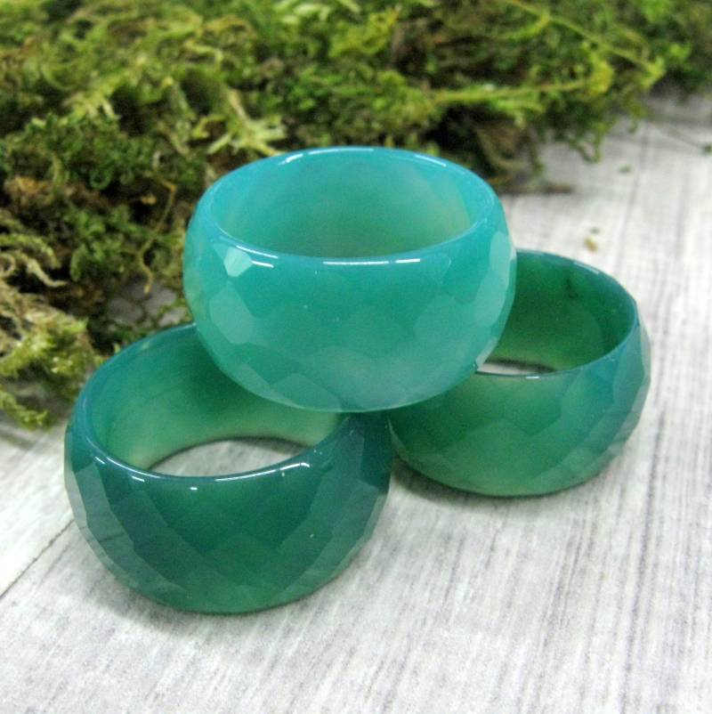 Massiver Edelstein Ring Grün Achat Breit Facettiert Band Geschnitzt Stein Größe 6 7 8 9 11 Artisan Boho Stapelring Massiver Edelstein Ring Grün Achat Breit Facettiert Band Geschnitzt Stein Größe 6 7 8 9 11 Artisan Boho Stapelring von SanaGem