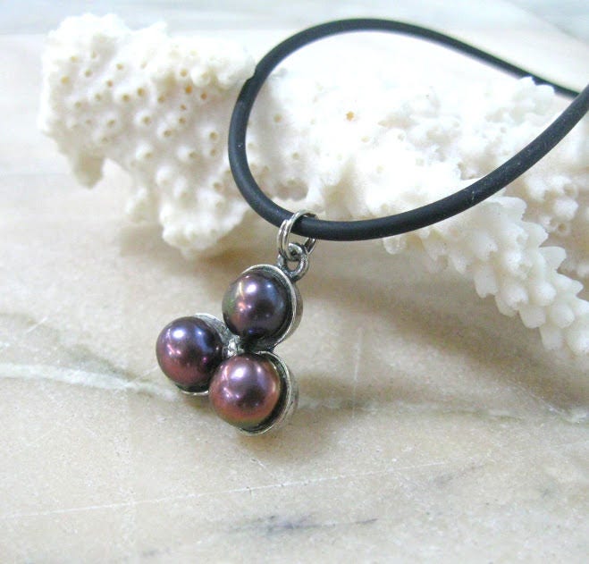 Mitarbeiter Geschenk|Für|Sie Halskette Lila Anhänger Perlen Gummikordel Halsreif Pfau Perle Schmuck Accessoire Alltagskleidung Dunkle von SanaGem