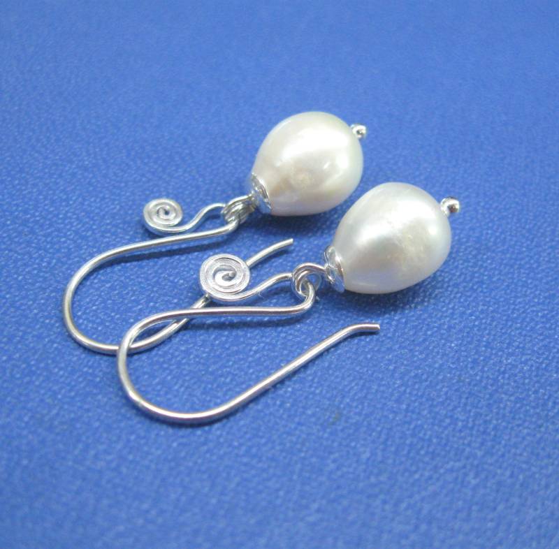 Süßwasser Perle Tropfen Ohrringe in Sterling Silber Einfache Barock Braut Weiße Edelstein Hochzeit Schmuck von SanaGem