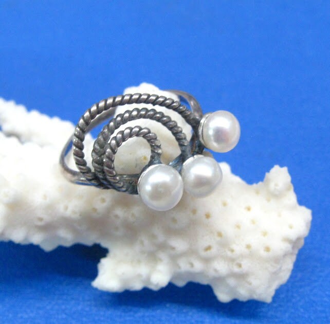 Vintage Dreifachperlen Ring Größe 9 Süsswasserperlen Ringe Für Frau Echte Perlen Schmuck Statement Ostern Geschenk Vintage Dreifachperlen Ring Größe 9 Süsswasserperlen Ringe Für Frau Echte Perlen Schmuck Statement Ostern Geschenk von SanaGem