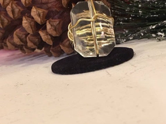 Großer Smaragd Ring Aus Facettiertem Klarglas Großer Smaragd Ring Aus Facettiertem Klarglas von SanaiLeigh