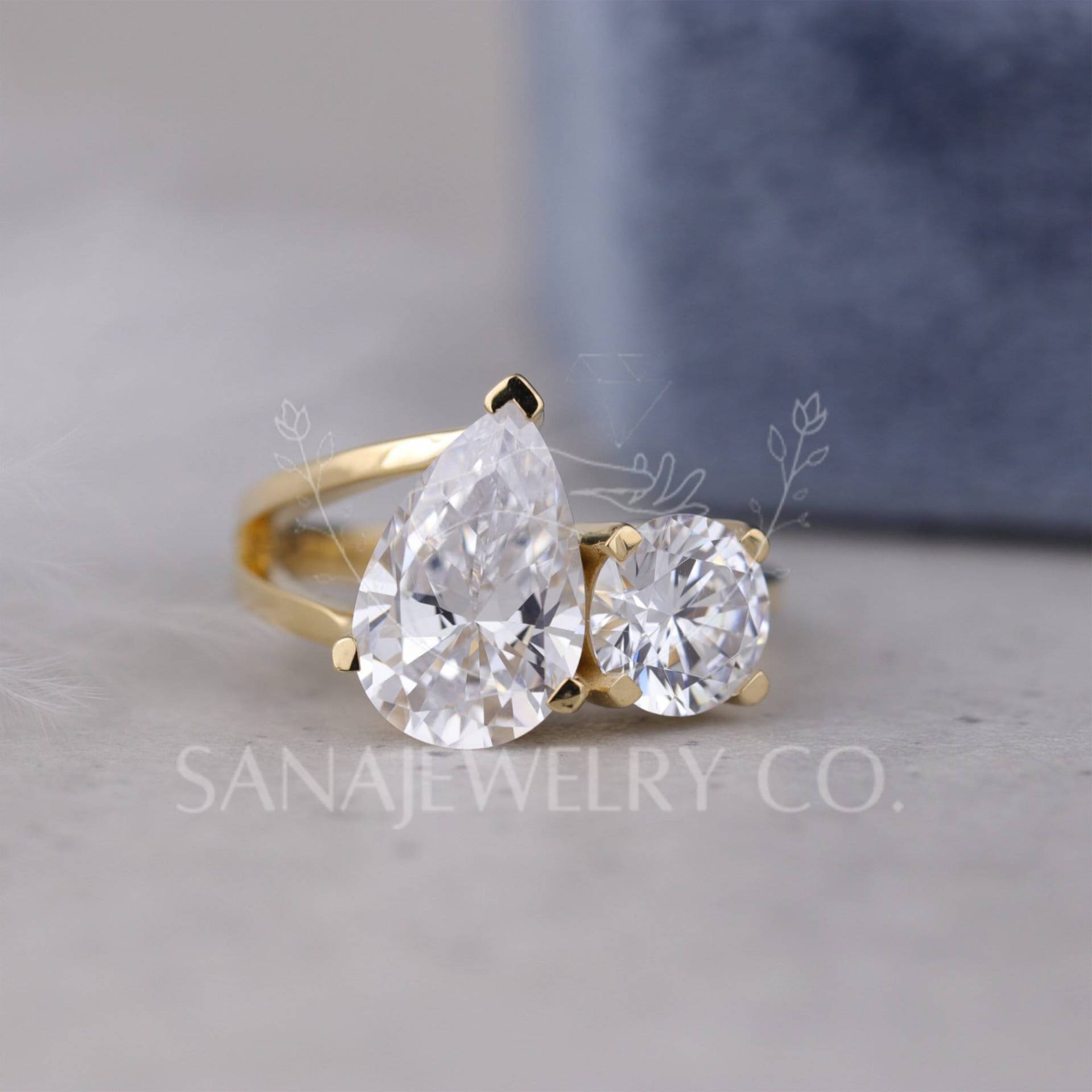 Birne Und Rundschliff Moissanite Verlobungsring, Toi Et Moi Ring, Ehering Aus 14K Massivgold, Zwei Steinring, Farbloser Diamant Versprechensring von Sanajewelryco