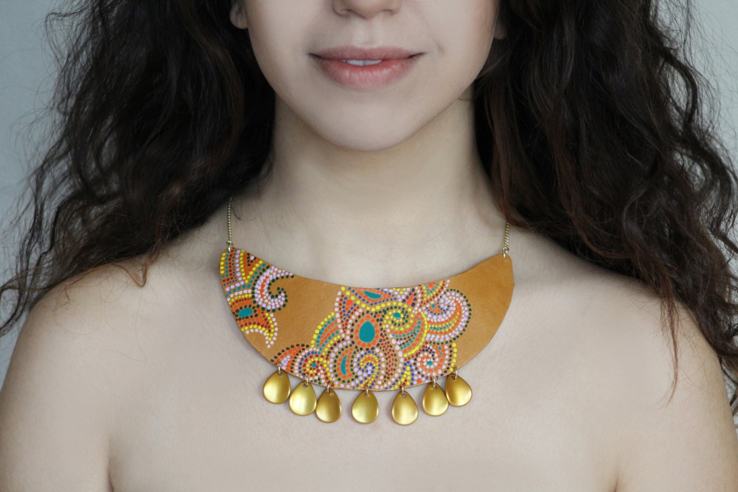 Rumi Lederkette Mit Goldtropfen Rumi Lederkette Mit Goldtropfen von SanazKhosravi