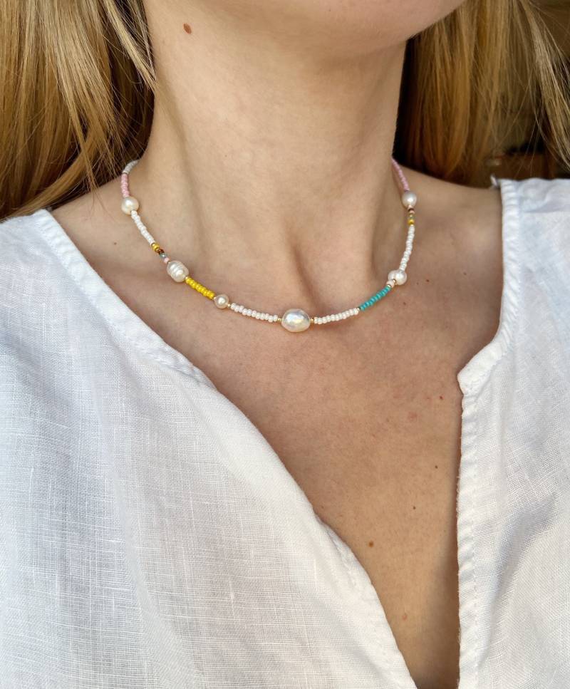 Sommerliche Perlenkette, Handgemachte Mehrlagige Halskette, Weiße Saatperlenkette Im Boho-Chic von SanchesStore