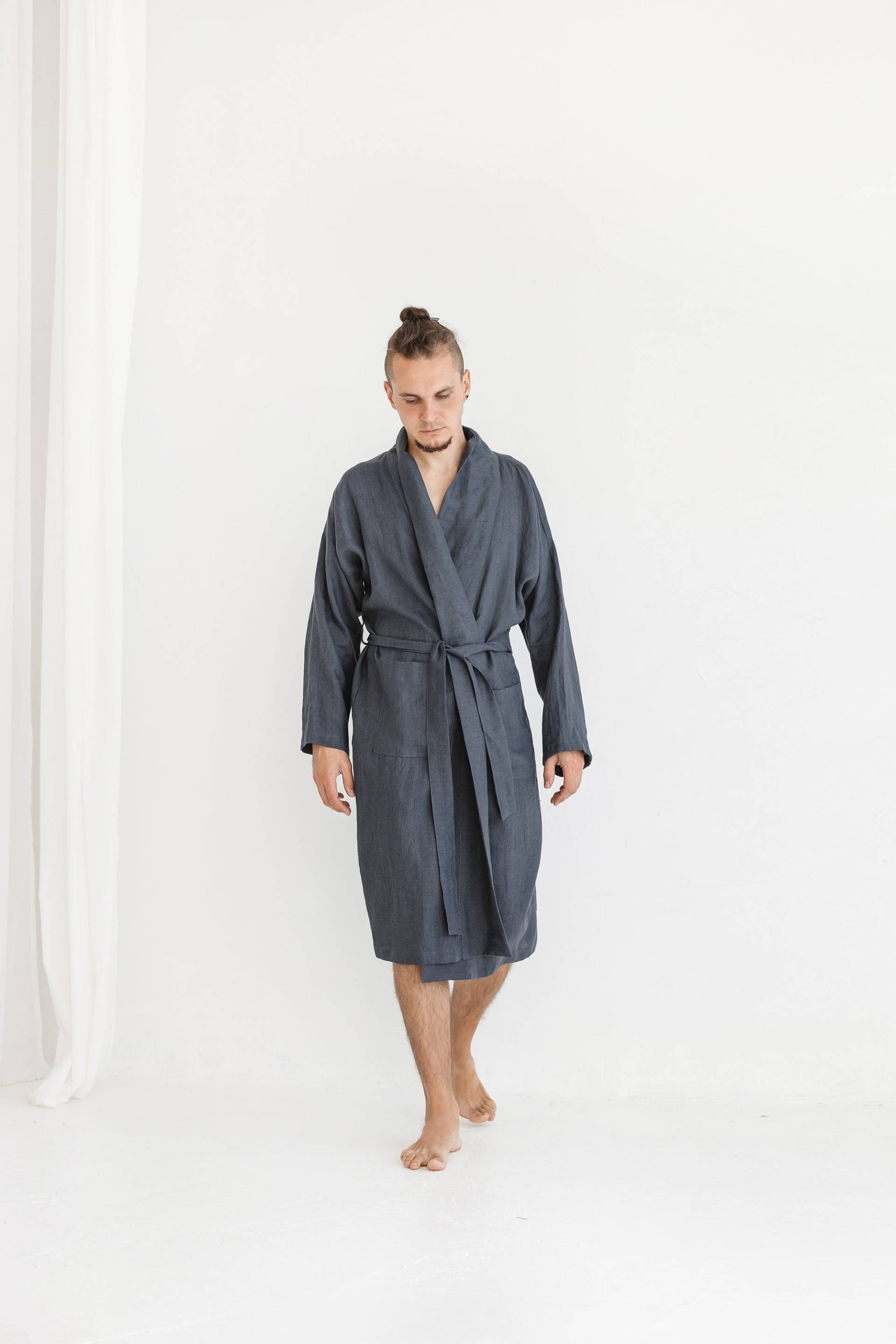 Grauer Leinen Bademantel Für Männer, Langer Kimono Mit Gürtel, Herren Bademantel von SandSnowLinen