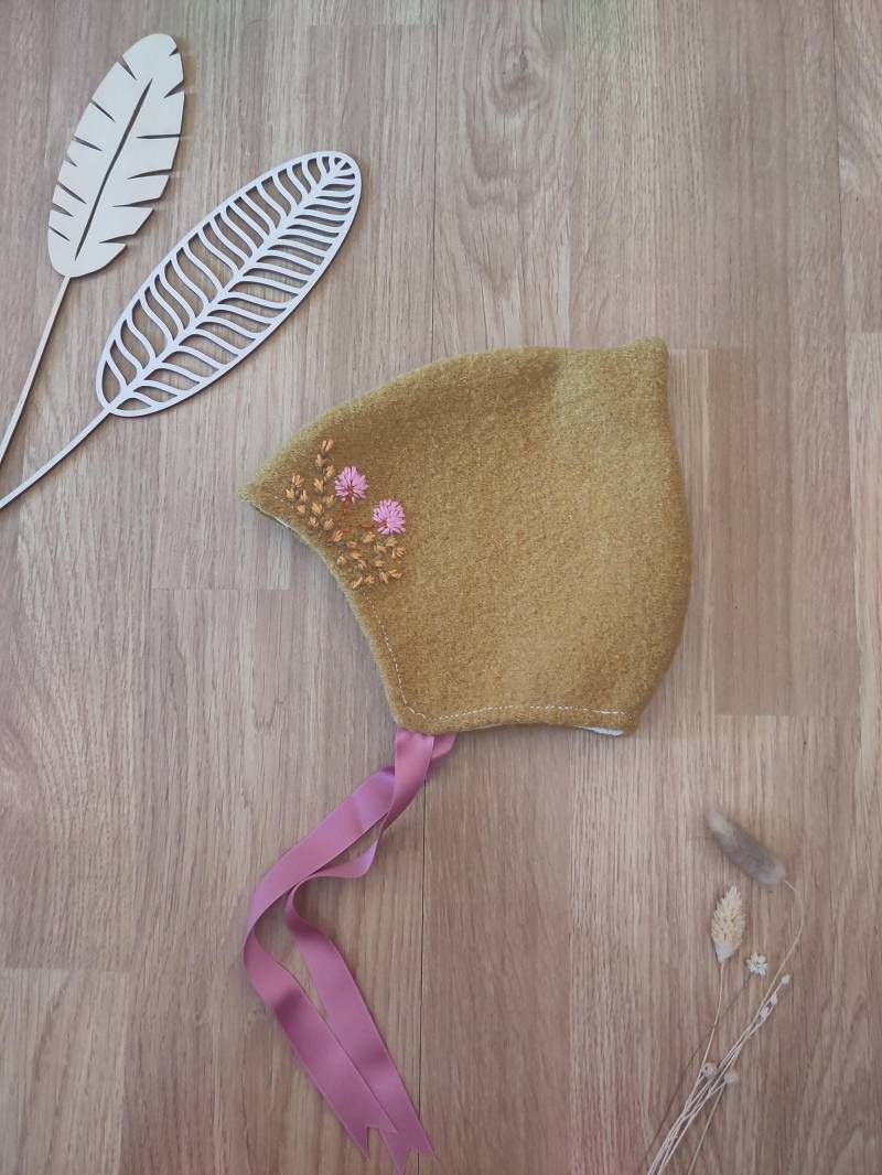 Wunderschöne Handbestickte Walkmütze Größe 42 von SandandBark