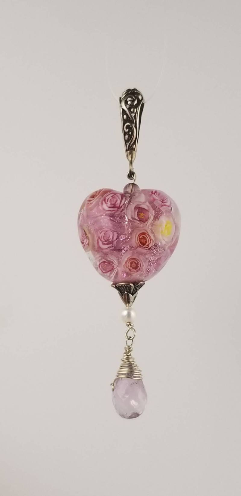 Blumen Herz Anhänger Rosenstrauß Handgefertigte Glasperle Sra By Sandandsurfbeads Blumen Herz Anhänger Rosenstrauß Handgefertigte Glasperle Sra By Sandandsurfbeads von SandandSurfBeads