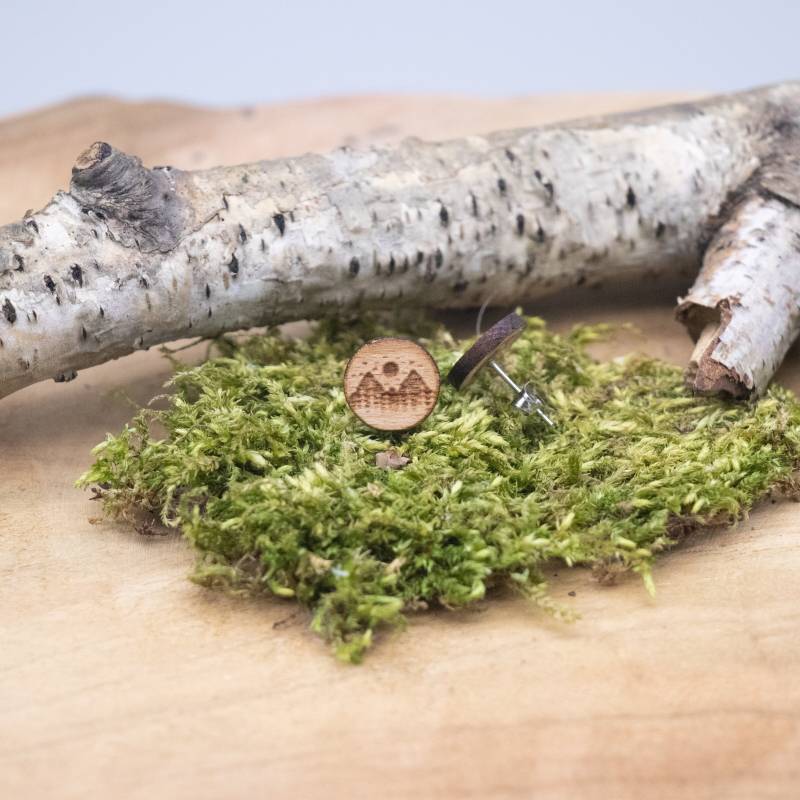 Schöne Holz Ohrstecker Mit Bergen Und Wald - Rund Buche Hell Schöne Holz Ohrstecker Mit Bergen Und Wald - Rund Buche Hell von SandavDesigns
