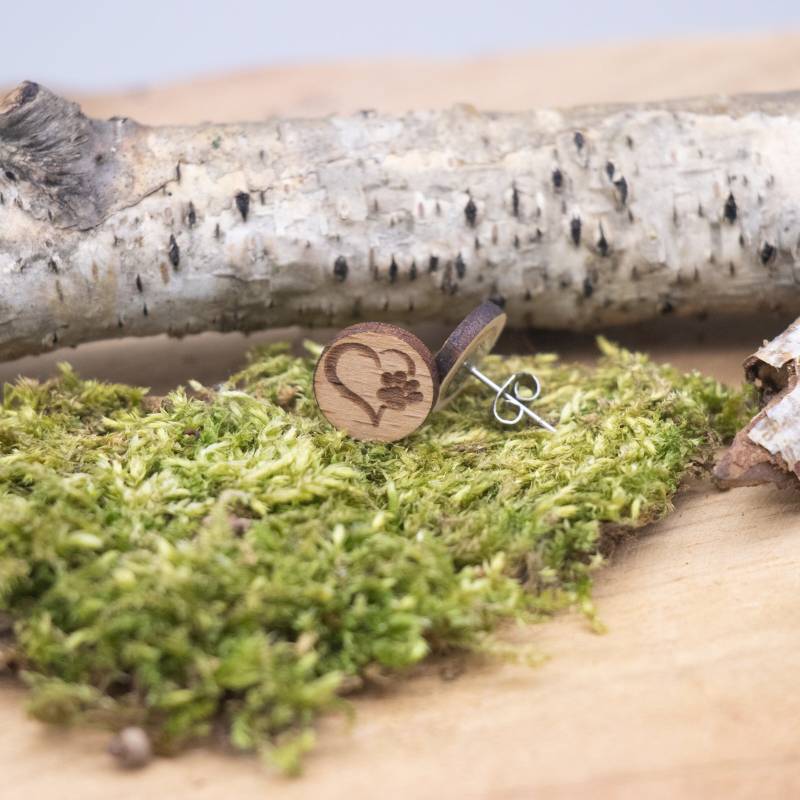 Schöne Holz Ohrstecker Mit Herz Und Pfote - Rund Buche Hell Schöne Holz Ohrstecker Mit Herz Und Pfote - Rund Buche Hell von SandavDesigns