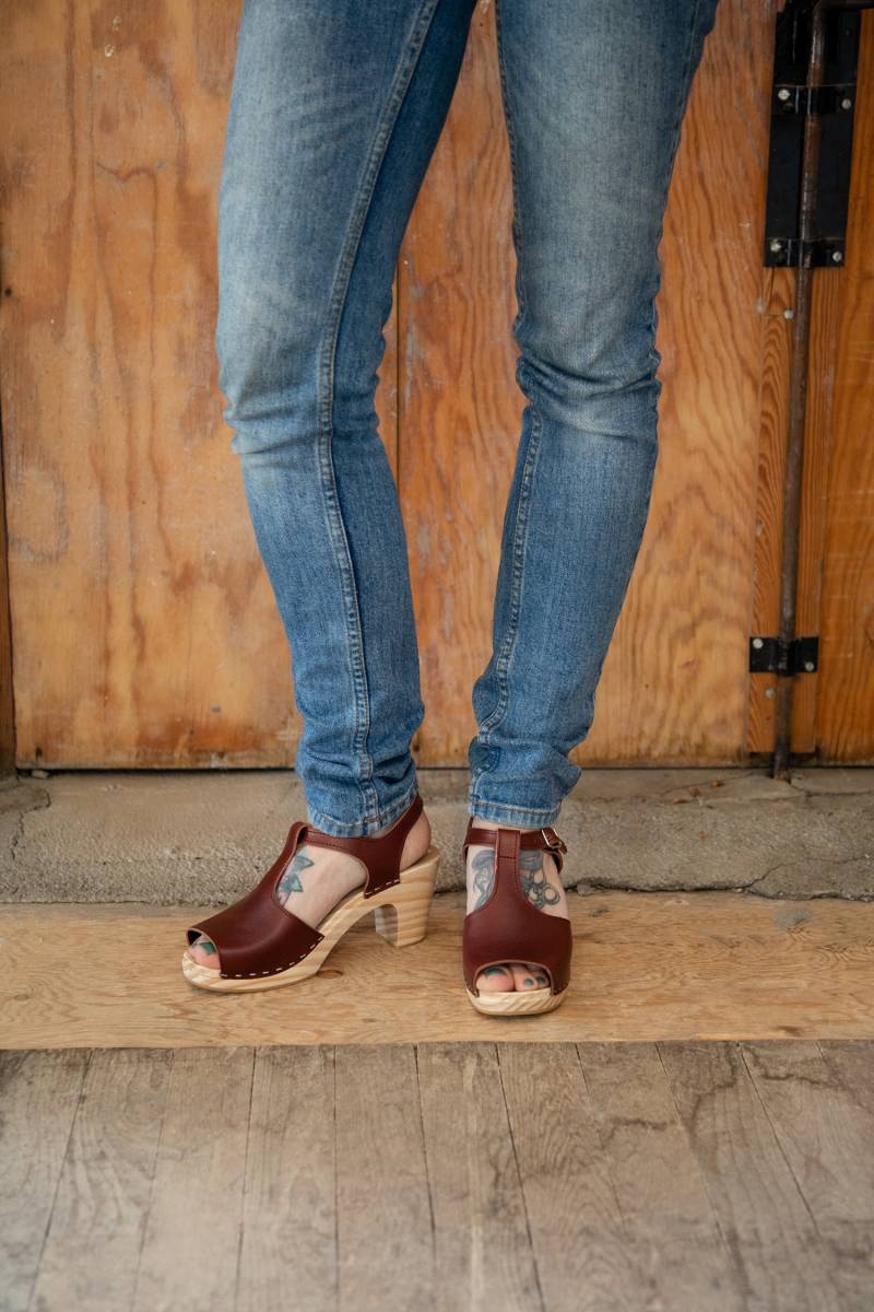 Clogs Für Frauen/Schwedisch Sandgrens Schöne Sandale Schuhe Mit Hohen Absätzen Pflanzlich Gegerbtes Leder Clog Cognac Eu 35 von Sandgrens