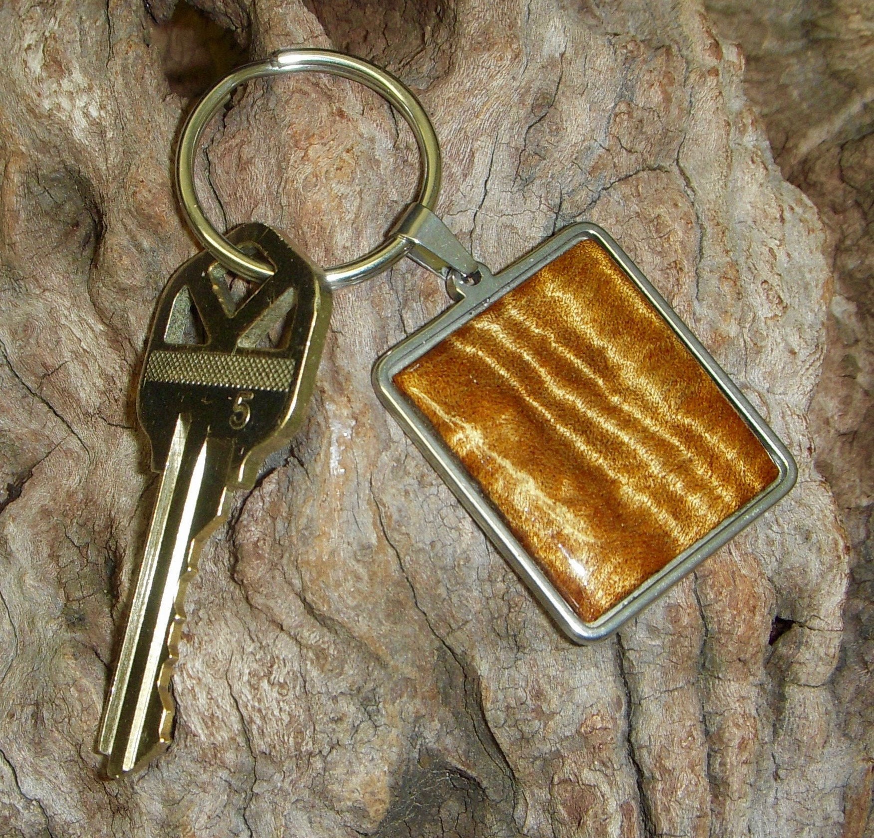 Curly Maple Auto Schlüsselanhänger, Holz Geschenk Für Papa, Firmengeschenk, Den Bräutigam, Edelstahl Kleiner Schlüsselanhänger von SandhillCreation