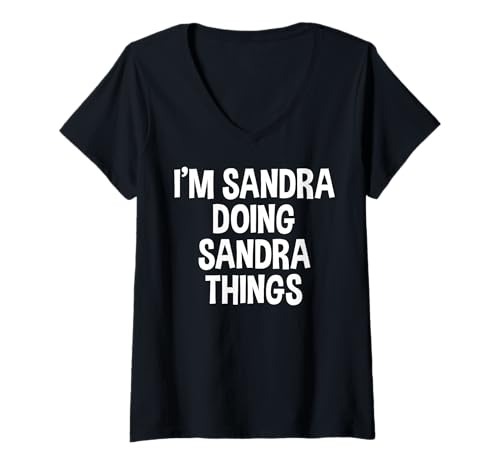 Damen I'm Sandra Doing Sandra Things Lustiger Spruch T-Shirt mit V-Ausschnitt Damen I'm Sandra Doing Sandra Things Lustiger Spruch T-Shirt mit V-Ausschnitt von Sandra Name Funny Joke Lover Birthday Designs