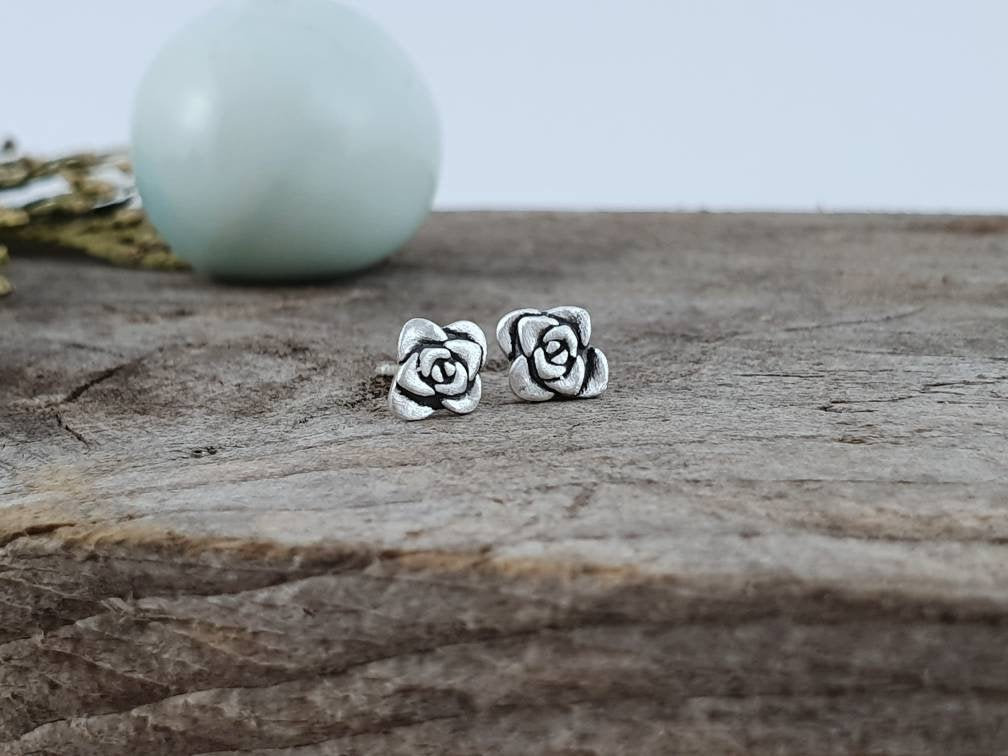 Kleine Ohrstecker Ohrringe Silber, Sukkulenten Ohrstecker, Zierliche Ohrringe, Geschenk, Sterling Silber Weihnachtsgeschenk Für Sie Kleine Ohrstecker Ohrringe Silber, Sukkulenten Ohrstecker, Zierliche Ohrringe, Geschenk, Sterling Silber Weihnachtsgeschenk Für Sie von SandraZdesign