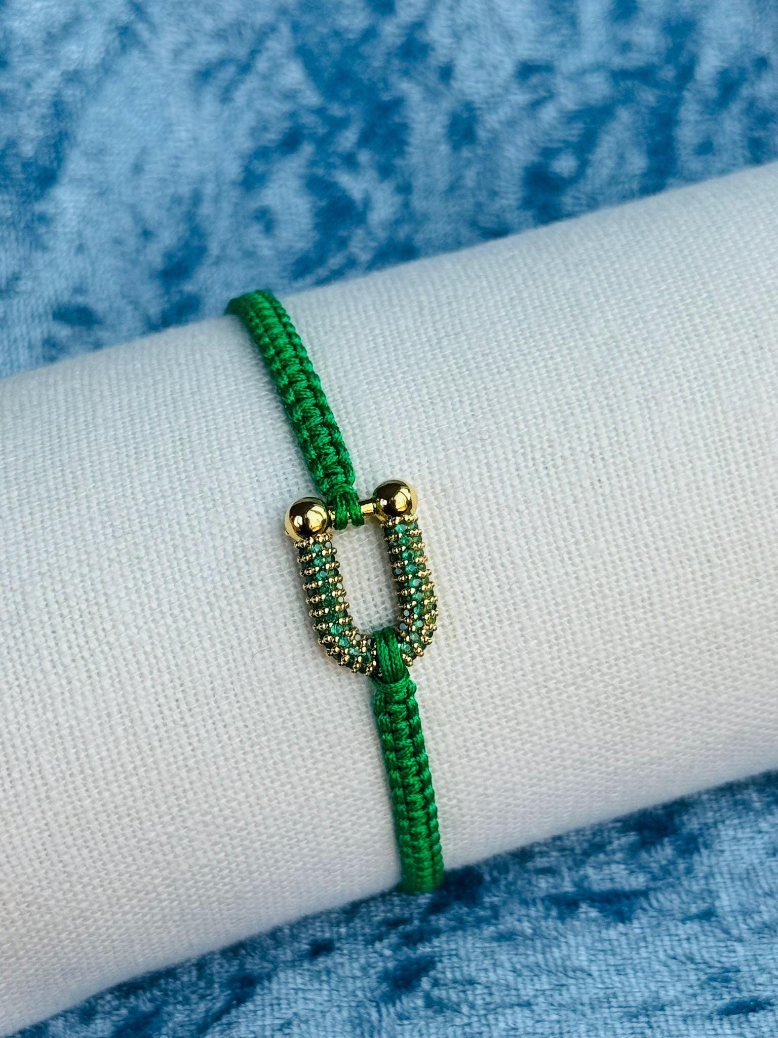Handgemachtes Makramee Armband Grün Mit 24K Zirkonia-Charm | Verstellbares Boho Schmuckstück Geschenk Für Frauen von SandrasCreativeLab