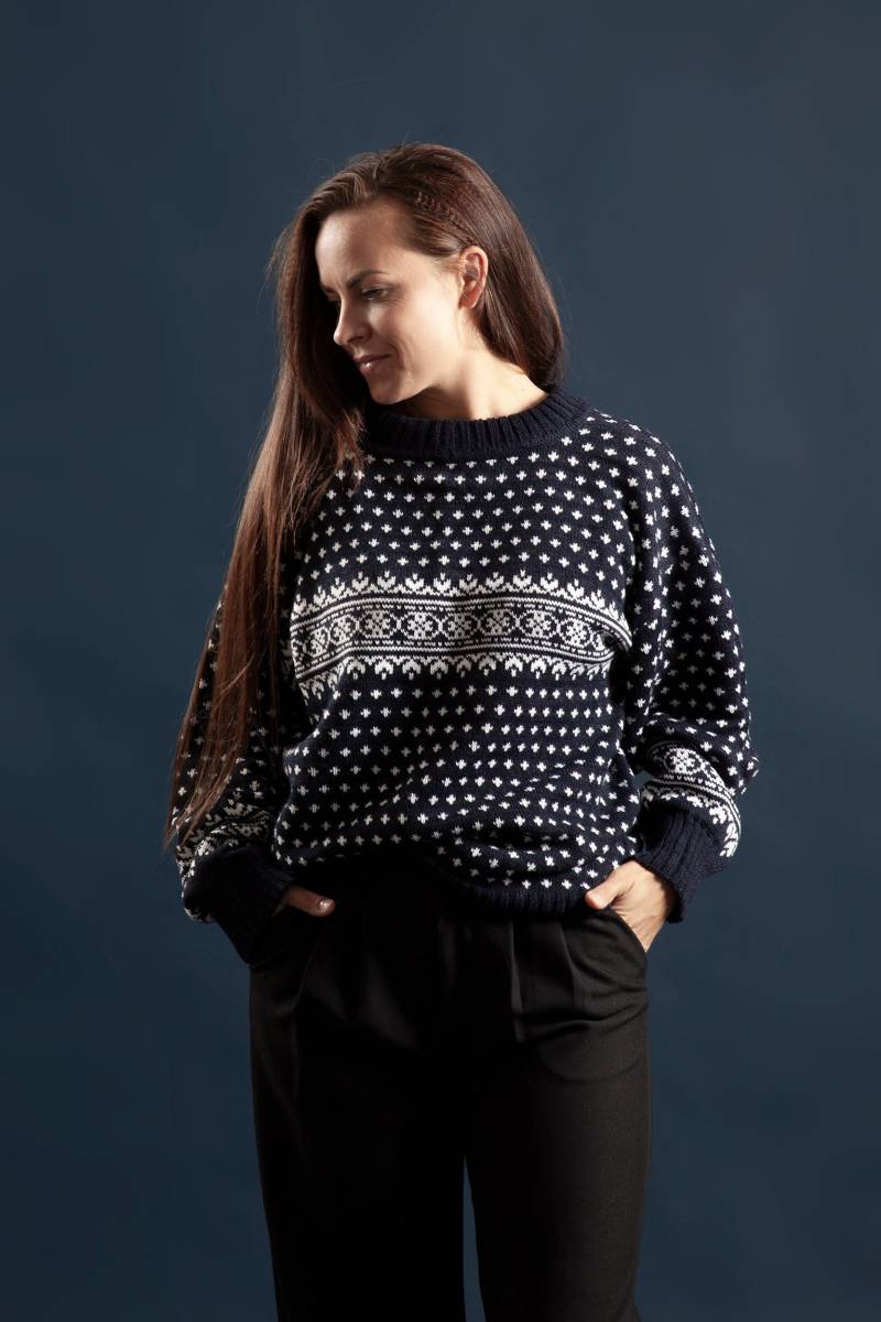 Handgestrickter Norweger Pullover Marineblauer Xxl Pullover von SandrasMagic