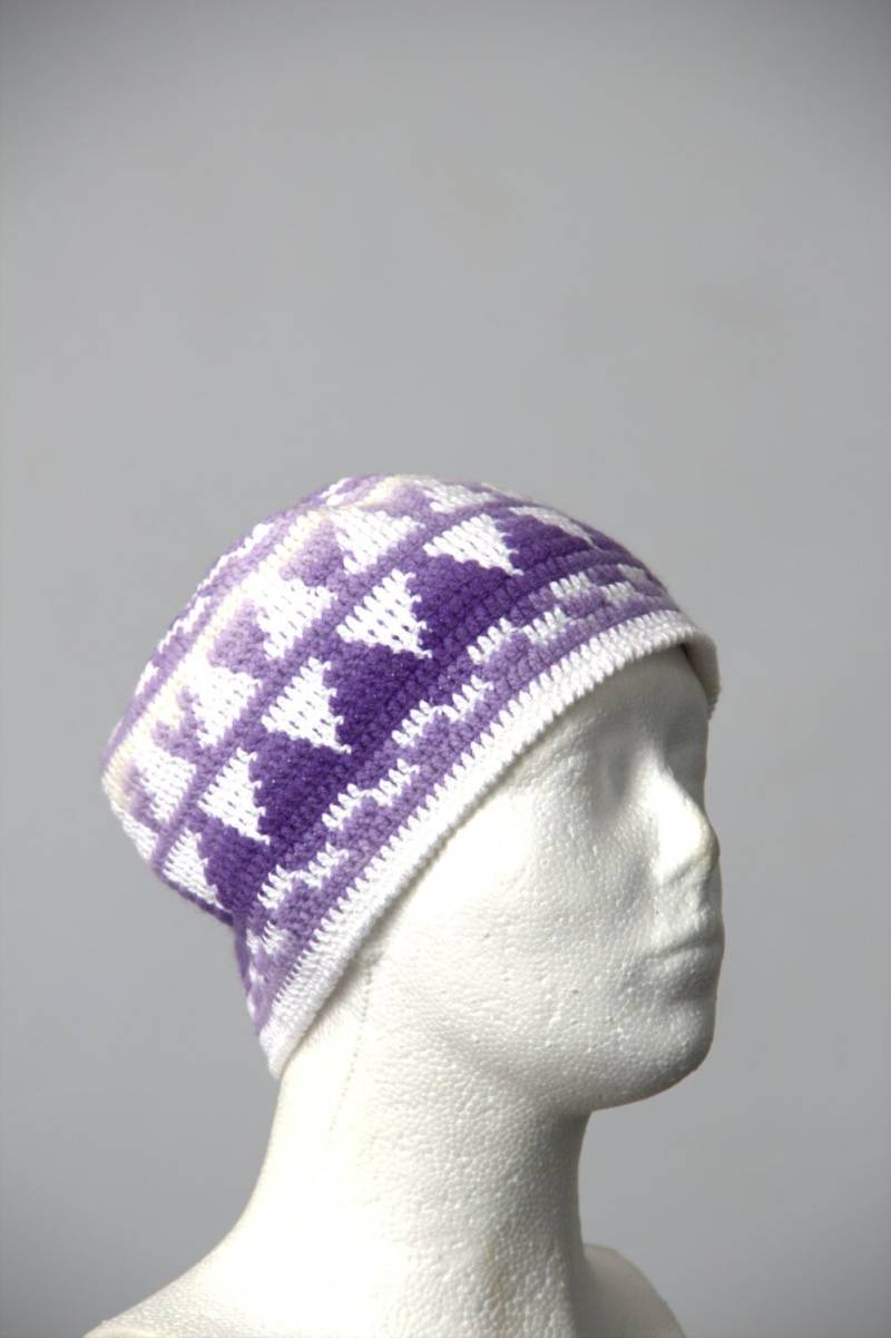 Weißer Häkelhut Aus Baumwollmischung Mit Violetten Schattierungen - Handgemachtes Stilvolles Geschenk von SandrasMagic