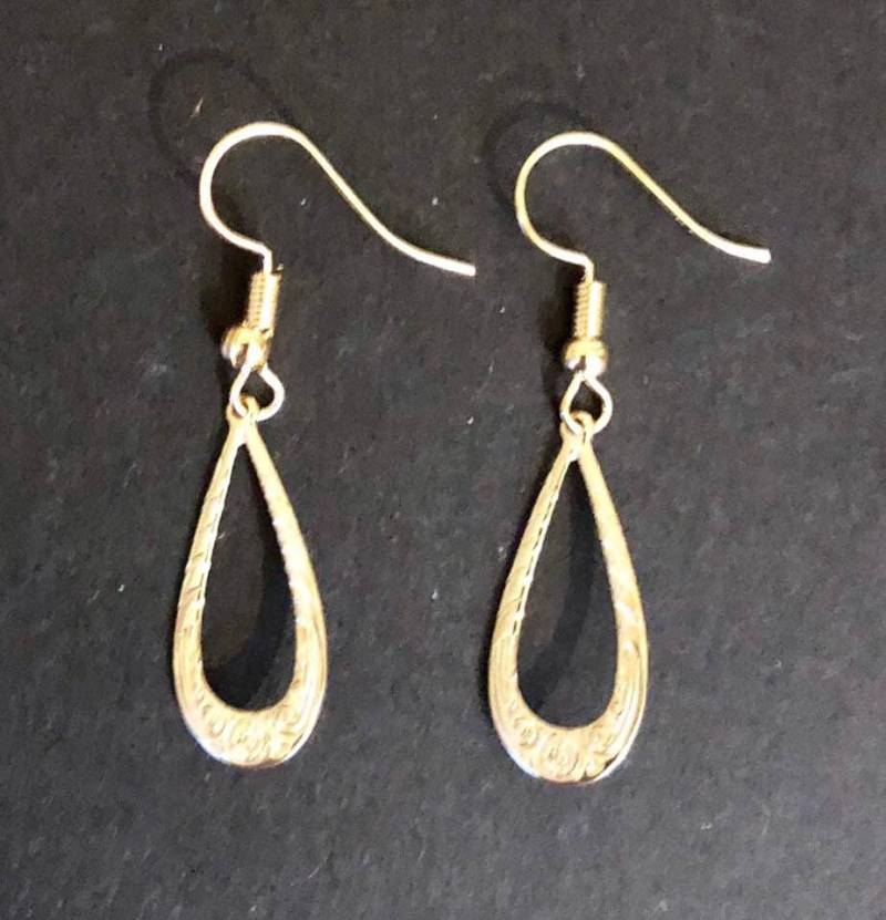 14K Gold Fill Geätzte Offene Teardrop Ohrringe von SandyNationJewelry