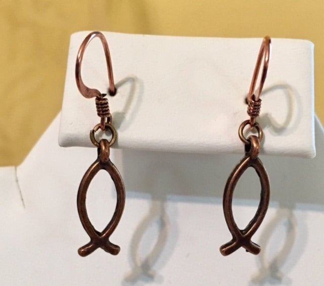 Antik-Kupfer Überzogene Fisch-Ohrringe 261 von SandyNationJewelry